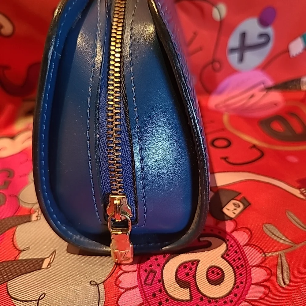 Louis vuitton EPI blue zipper pouch - Picture 6 of 13